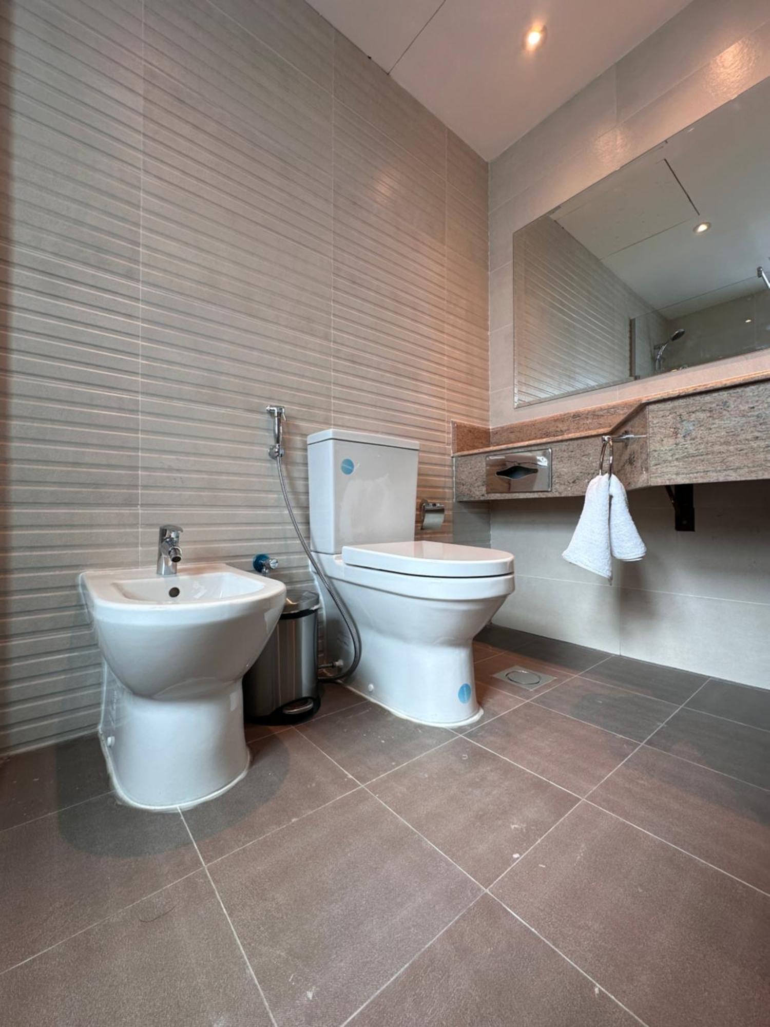 Mirador Hotel Манама Екстериор снимка
